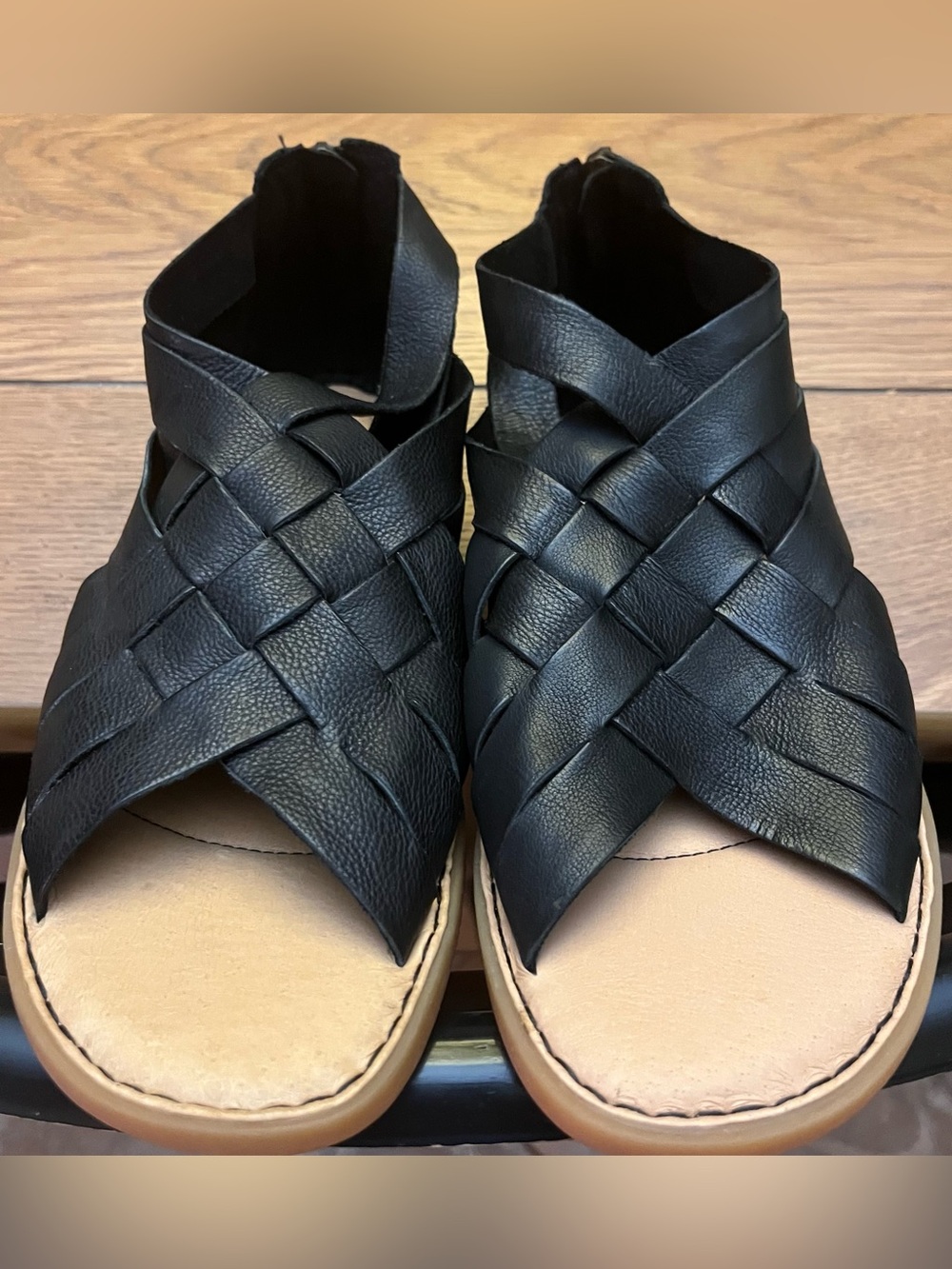 BORN WOMEN’S IWA WOVEN BLACK SANDAL
NWOT SIZE 9